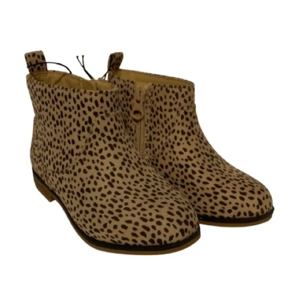 NWT. Cat & Jack Toddler Girl Ankle Zipper Booties